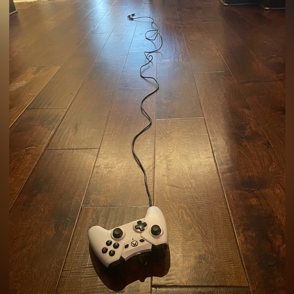 Xbox One S Console Bundle - Picture 8 of 12